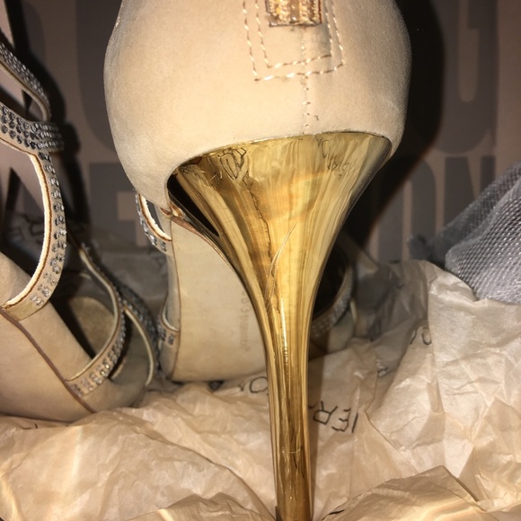 BCBG caged heels with rhinestones - Picture 2 of 4